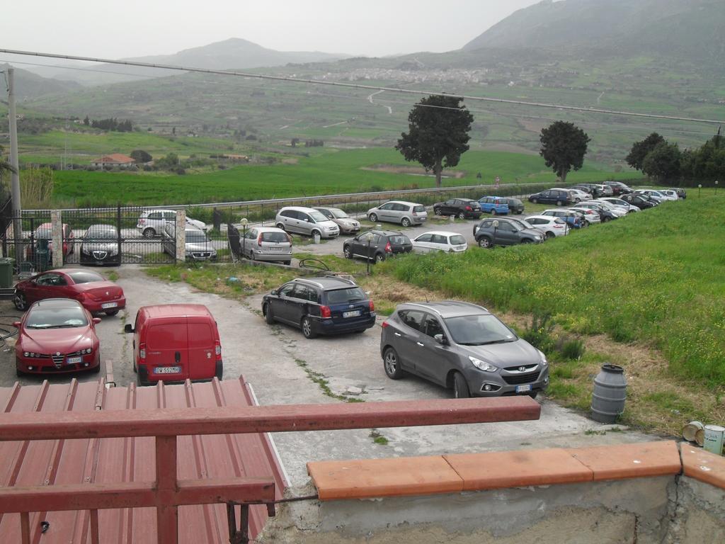 Agriturismo La Targa Buonfornello Eksteriør billede