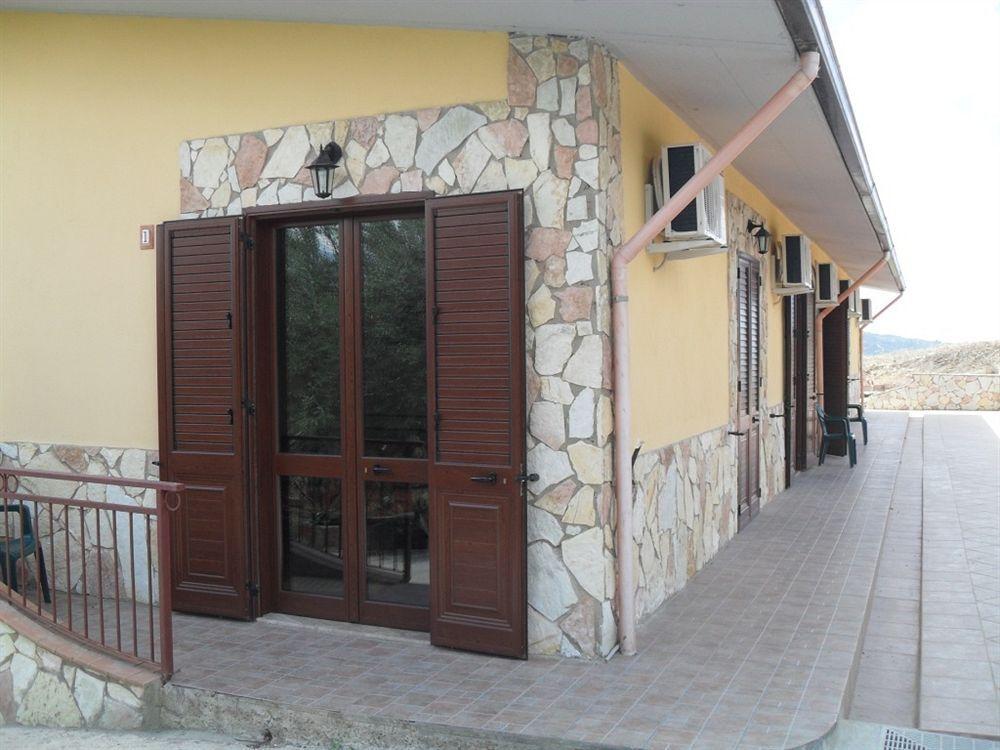 Agriturismo La Targa Buonfornello Eksteriør billede