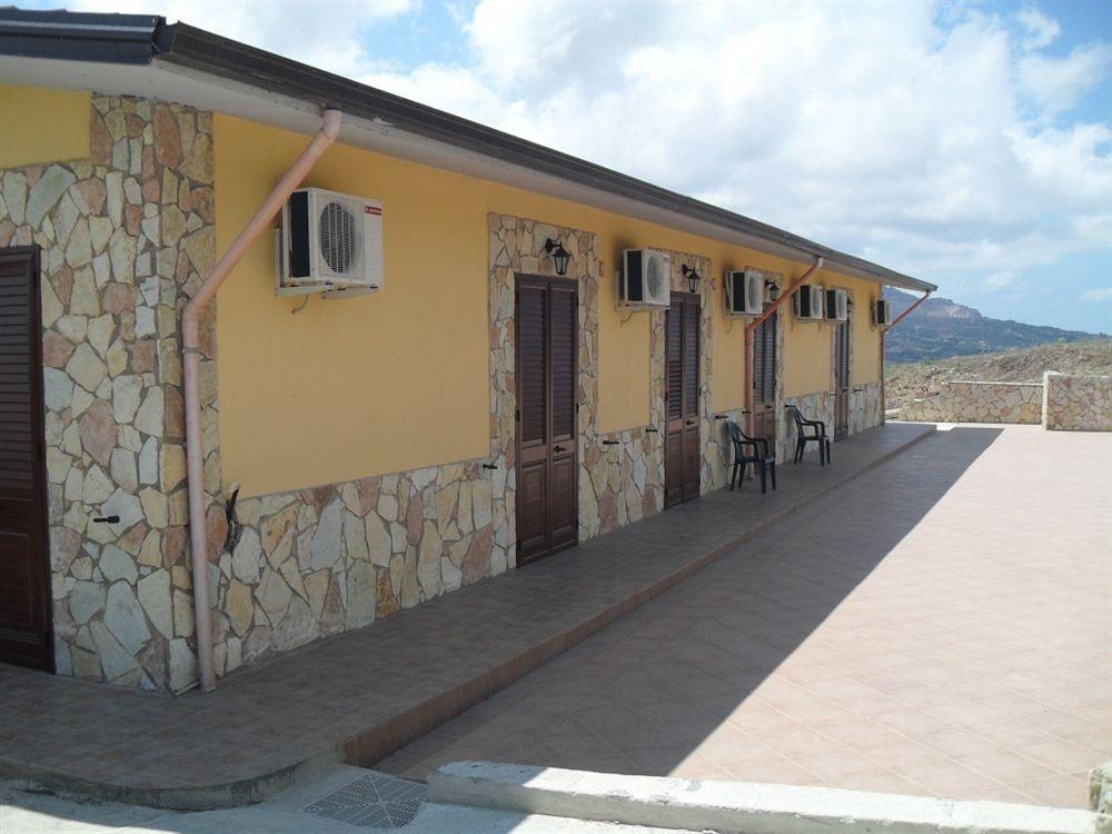 Agriturismo La Targa Buonfornello Eksteriør billede
