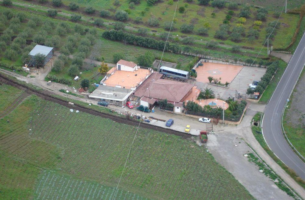 Agriturismo La Targa Buonfornello Eksteriør billede