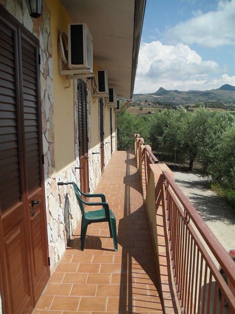Agriturismo La Targa Buonfornello Eksteriør billede