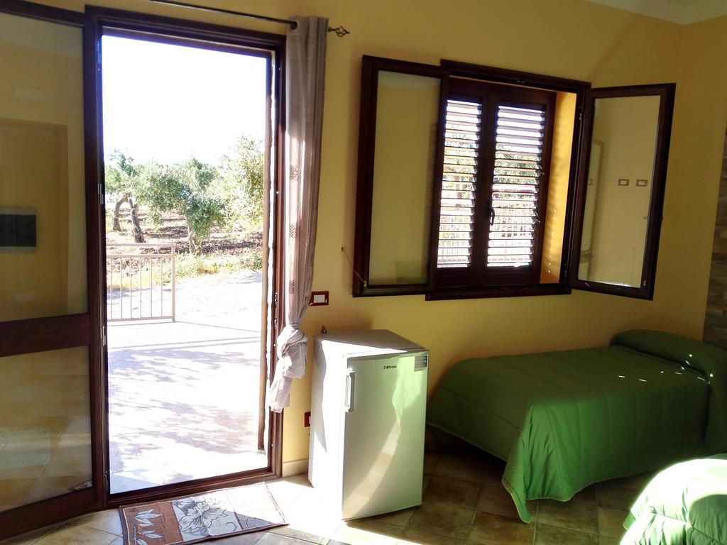 Agriturismo La Targa Buonfornello Eksteriør billede